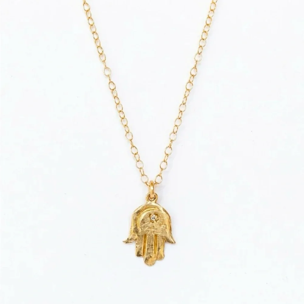 NWOT Victoria Cunningham Hamsa Crescent Moon Necklace